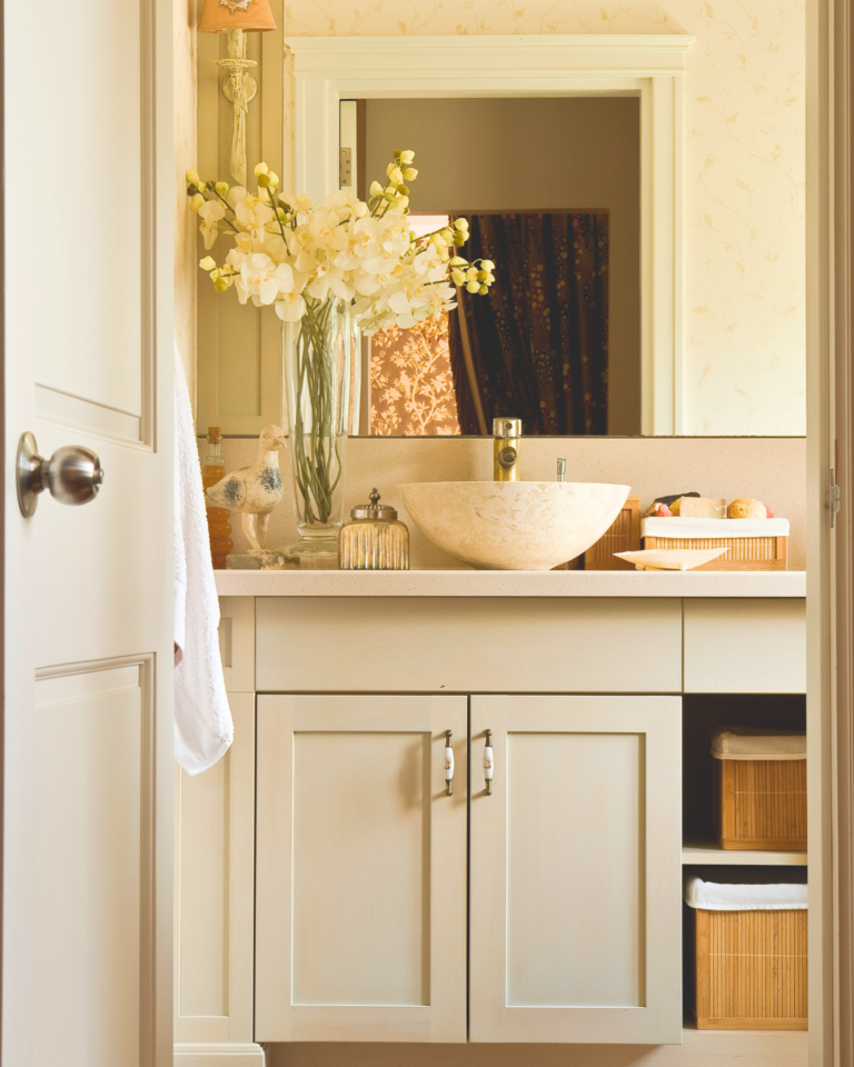 10 Small Bathroom Design Ideas That Will Maximize Space and Style!