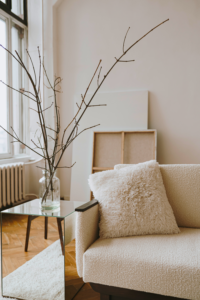 Read more about the article Let’s Create a Sophisticated Modern Living Room: Embracing the Elegance of Beige with Cozy Accents